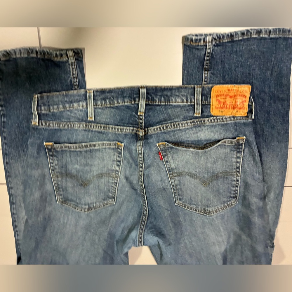 LEVIS 559 mens size 38x32 jeans